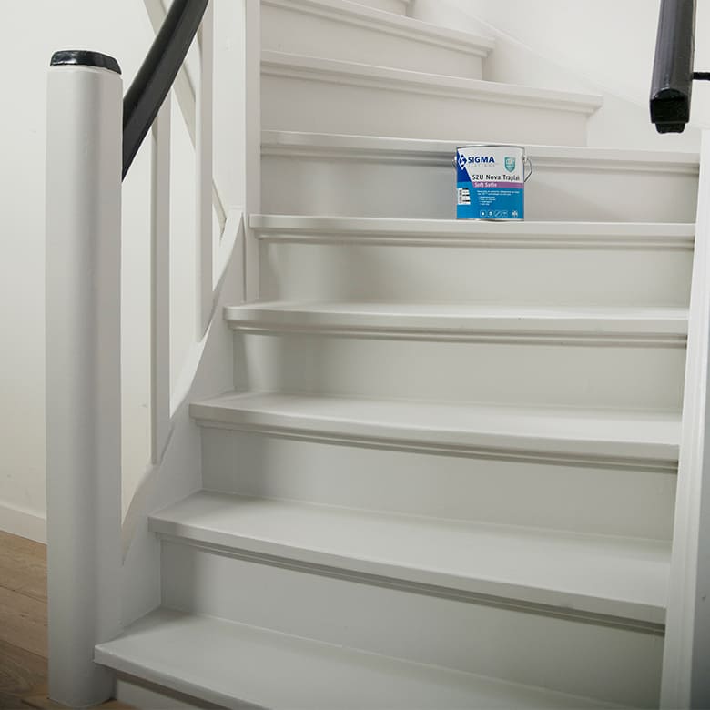 Anti-slip stair lacquer